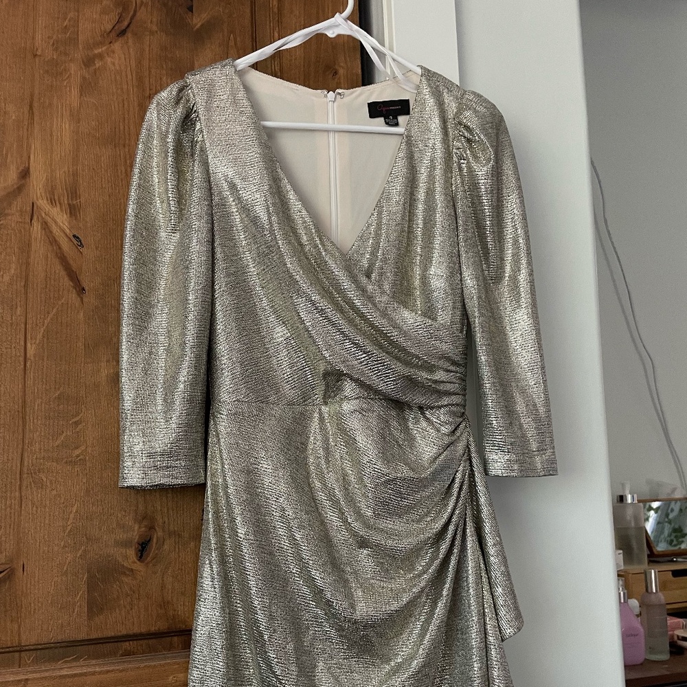 Aqua Women's Cocktail Dress Size 4 Light Gold Metallic Mini Sheath Orig $238